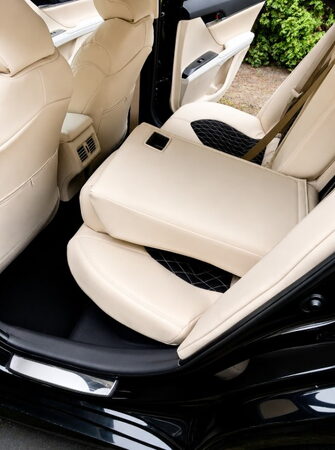 Autopotahy na míru TOYOTA CAMRY VI, XV70, 2017-2024, AUTHENTIC VELVET CARO béžovo černé