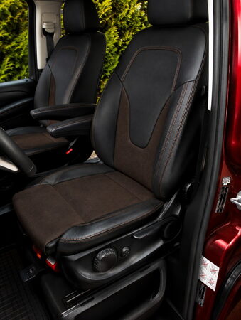 Autopotahy na míru VOLKSWAGEN CRAFTER II, 2 MÍSTA, od r. 2017 AUTHENTIC VELVET hnědé