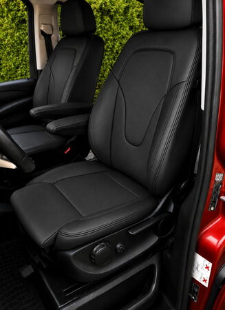 Autopotahy na míru VOLKSWAGEN CRAFTER II, 2 MÍSTA, od r. 2017 AUTHENTIC LEATHER černé