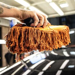 Meguiar's Versa-Angle Body Duster - prachovka s dlouhou rukojetí