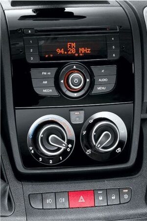 2DIN redukce pro Fiat Ducato 11-15, Citroën Jumper 11-15, Peugeot Boxer 11-15 s OEM rádio