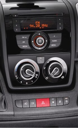 2DIN redukce pro Fiat Ducato 2014-, Peugeot Boxer 14-, Citroën Jumper 14- s OEM radiem - N