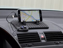 Držák telefonu s podložkou a kabelem micro USB