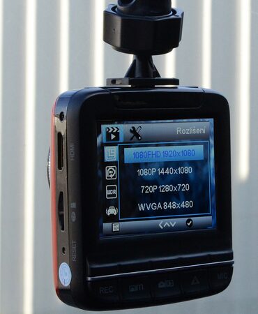 Kamera do auta Full HD 2,4"červená GPS