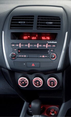 2DIN redukce pro Peugeot 4008, Citroen, Mitsubishi