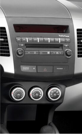 2DIN redukce pro Citroën C-Crosser 07-12, Mitsubishi Outlander 06-12, Peugeot 4007 07-12