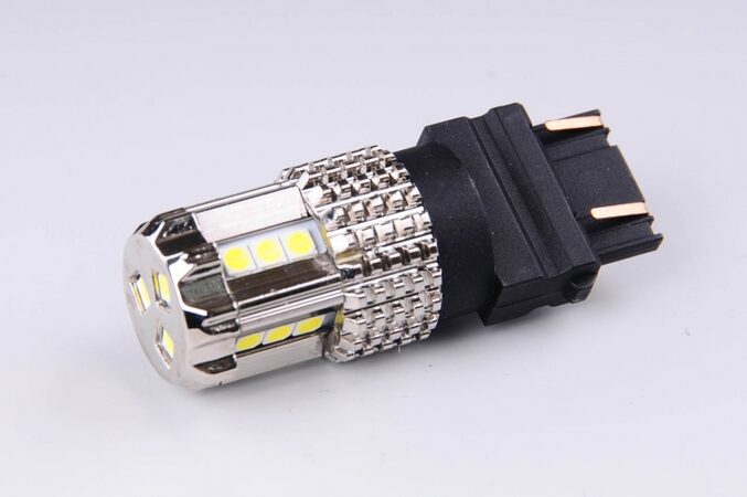 Autožárovka LED 12V 27/7W W2,5x16q čirá CANBUS (3157 P27/7W)