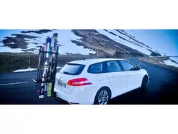 Nosič lyží na tažné zařízení BUZZ SKI RACK