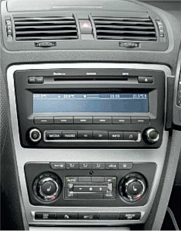 2DIN redukce pro Škoda Octavia 2009-2013 manual/auto Clima dřevo
